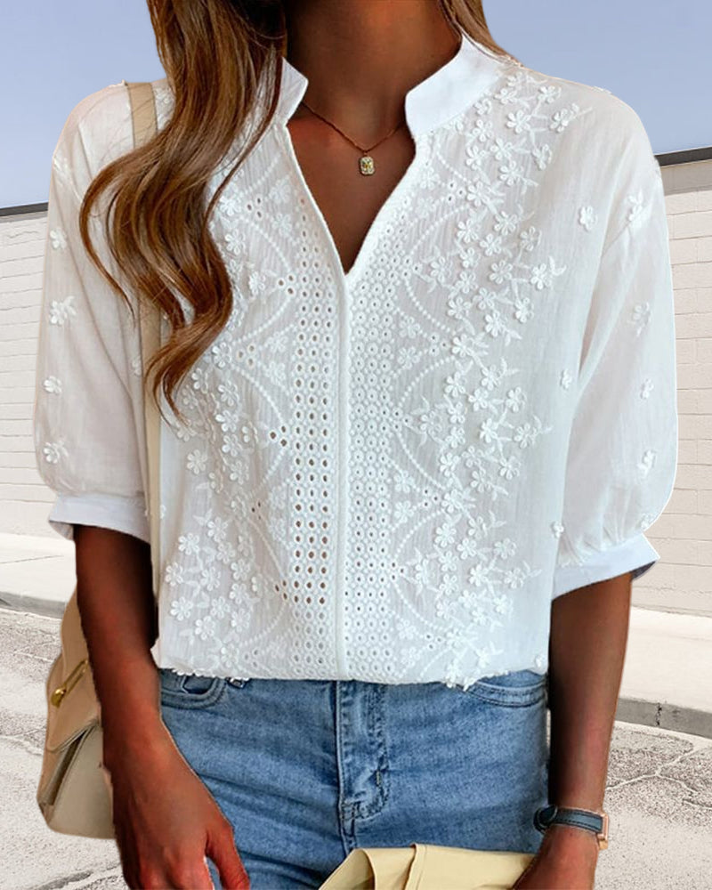 Van Delft Mode® | Blouse met V-hals en pofmouwen met kanten versiering
