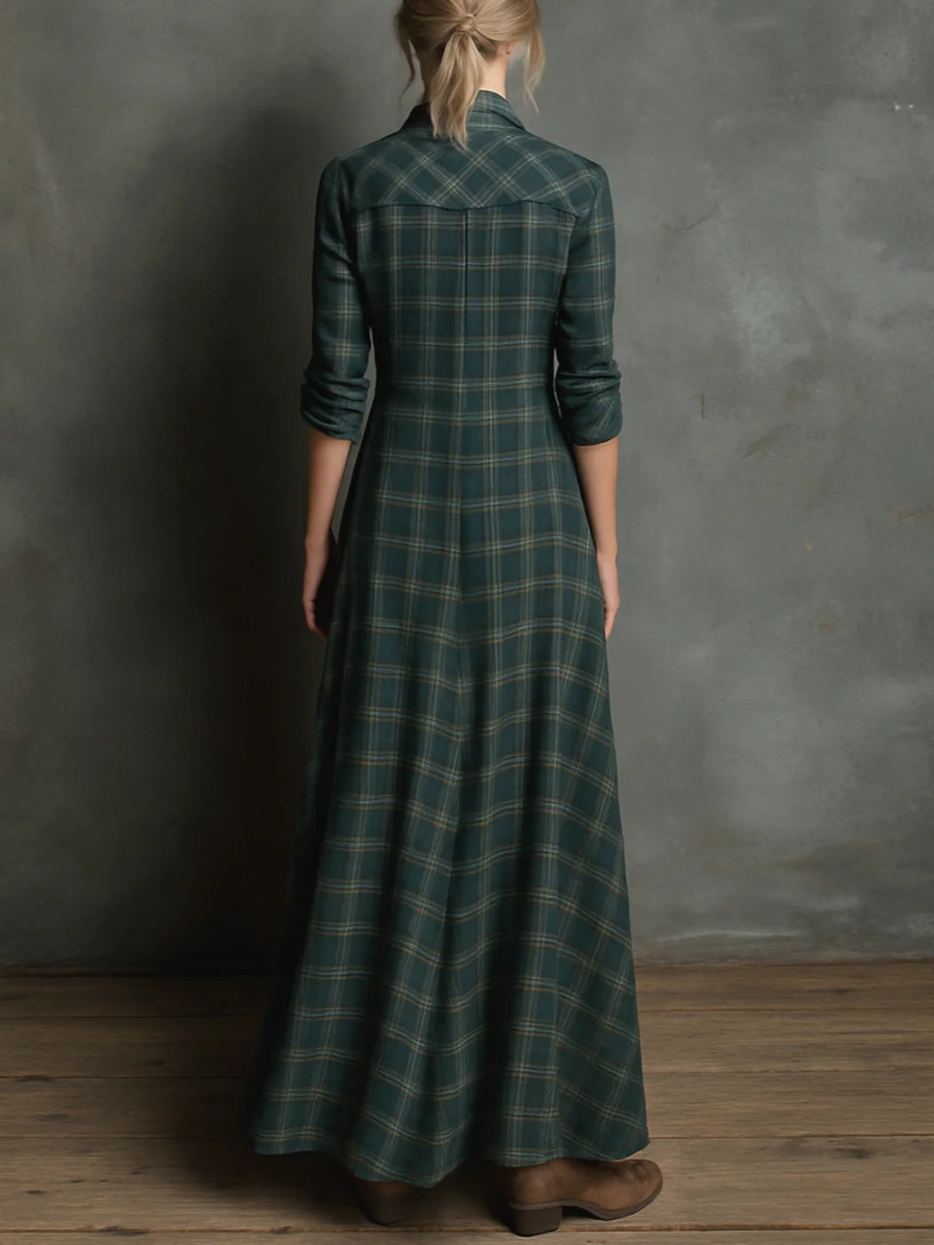 Van Delft Mode® | Lange jurk met groene geruite revers