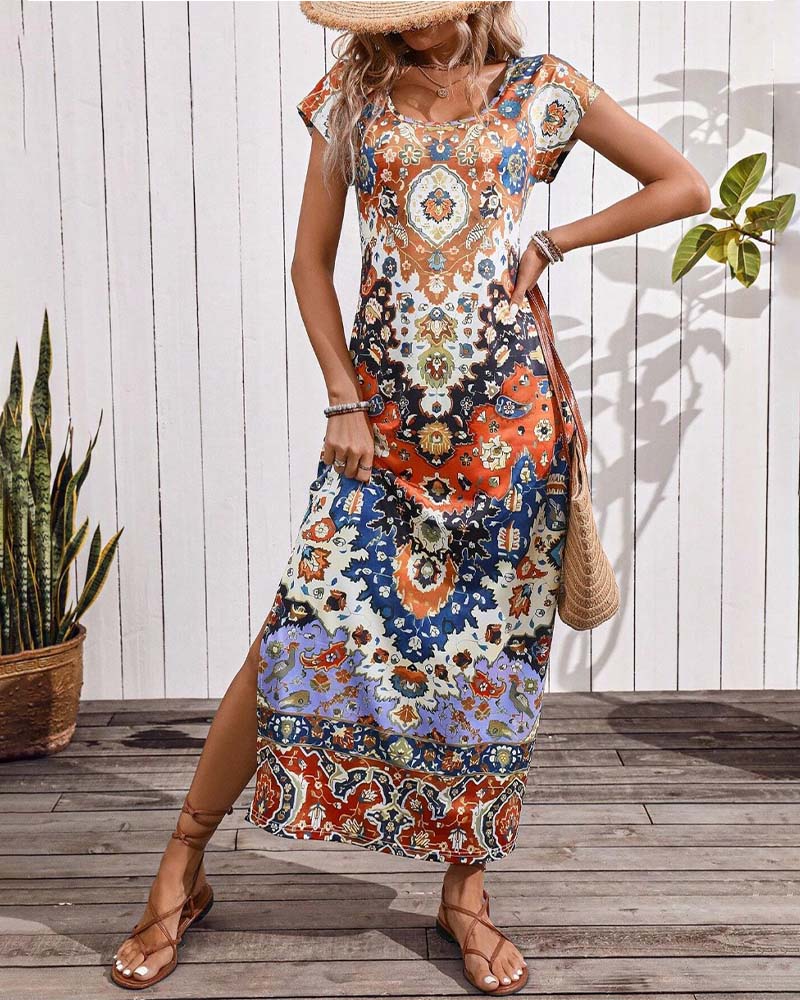 Van Delft Mode® | Kleurrijke casual jurk met print en splitten