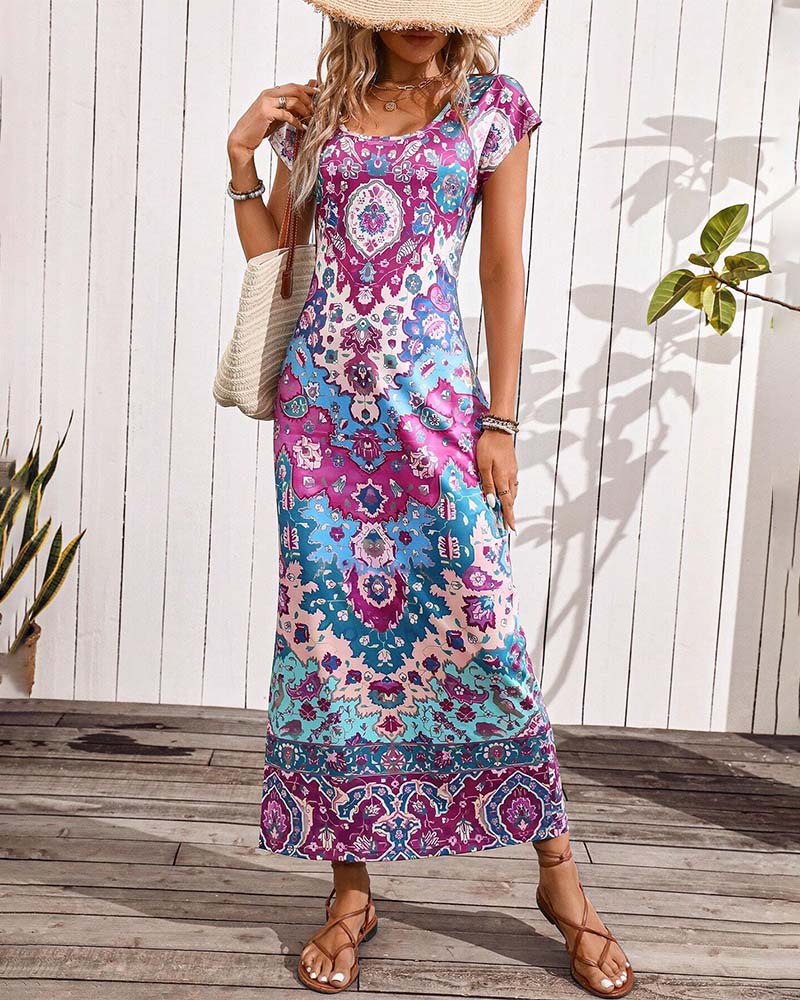 Van Delft Mode® | Kleurrijke casual jurk met print en splitten